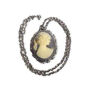 VTG Carved Grey & Yellowish Cameo Lady Silvertone Pendant Necklace W/24" Chain